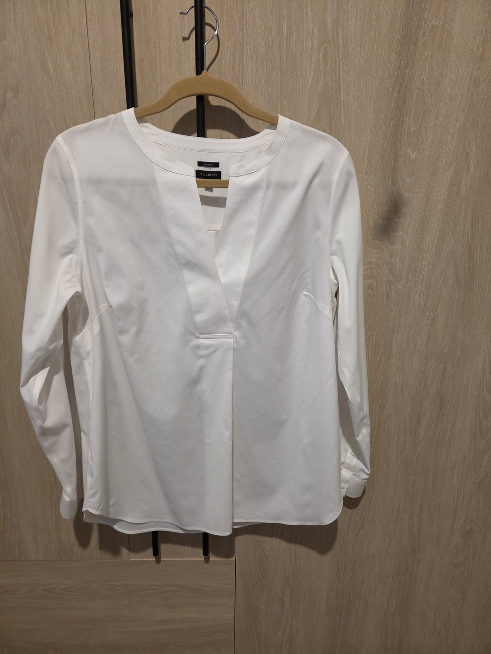 Talbots White Split V-Neck Long Sleeve Tunic Button-Down Top